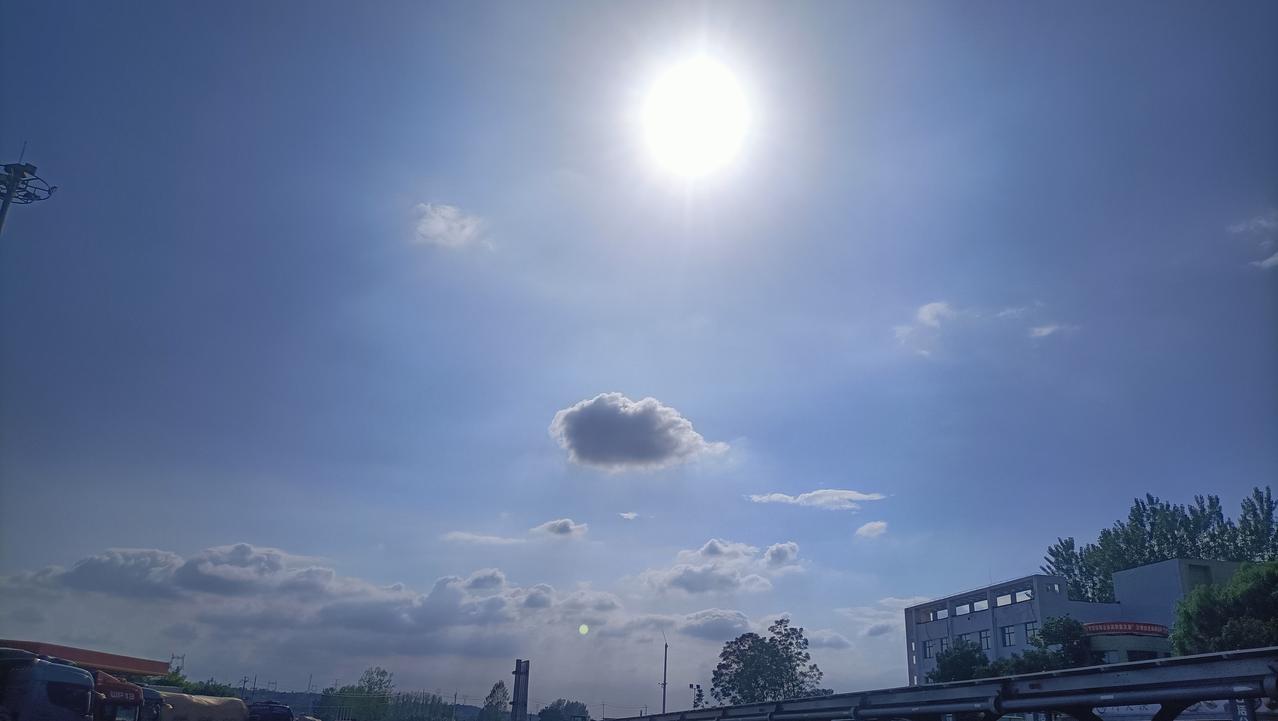 秋日生活打卡季那几天还下雨，这几天就天晴朗，下雨下得地都是水坑，我看种菜也难啊！
