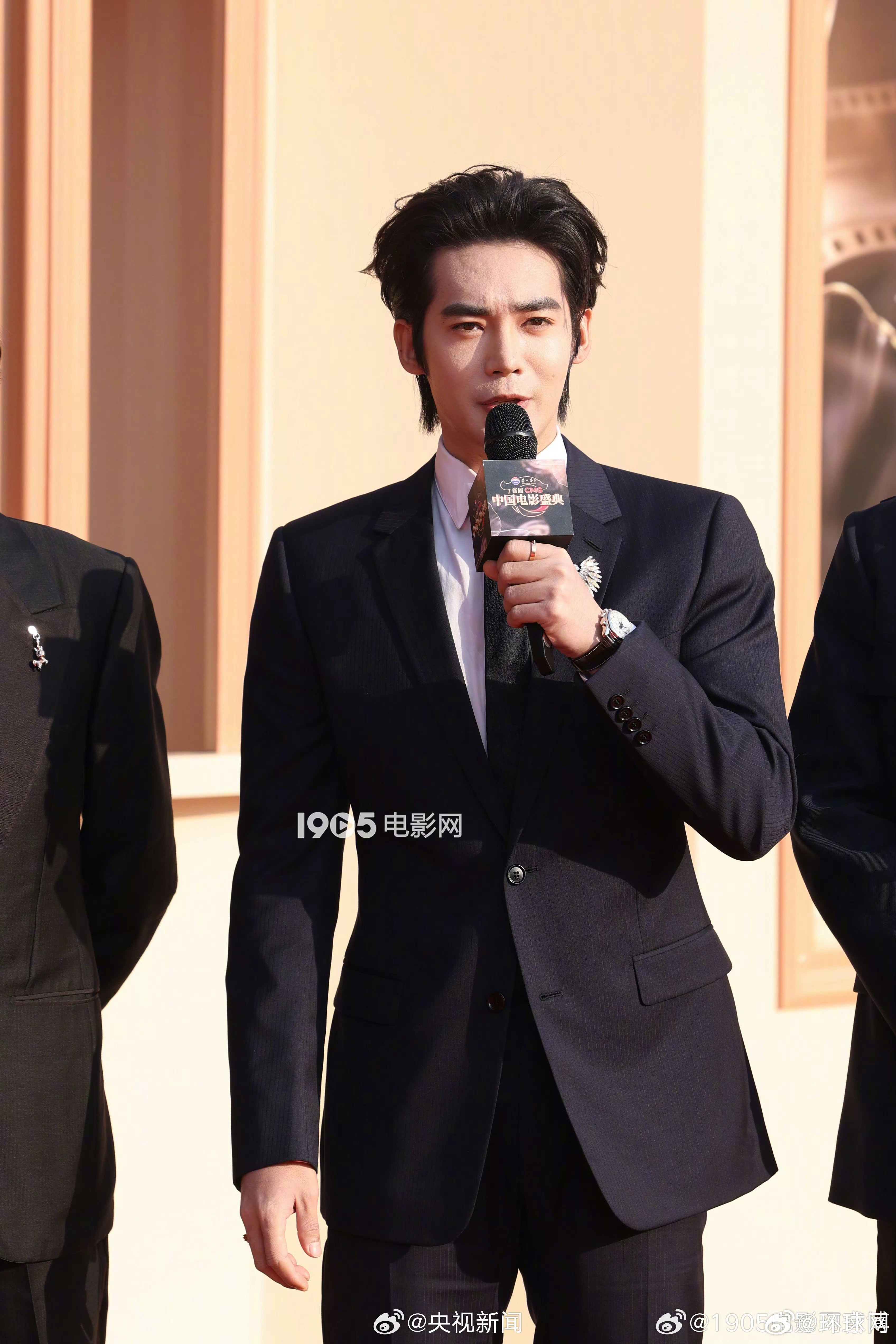 【#于适红毯#】亮相CMG中国电影盛典红毯现场，一起为电影《镖人》打CALL！#