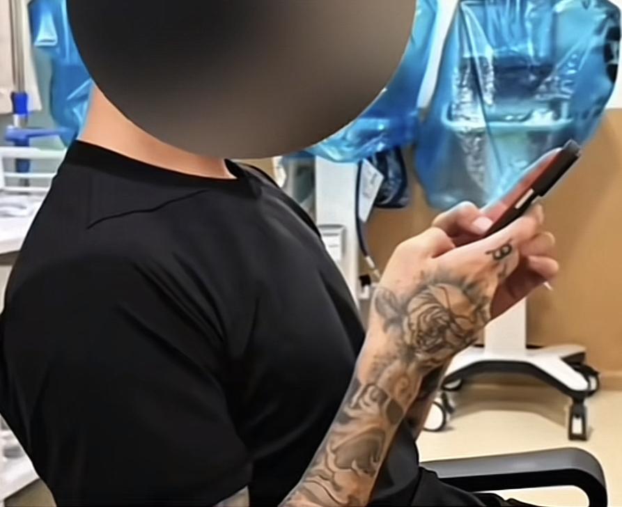 值夜班让男朋友过来陪着也就算了，竟然还让男友进配药室，帮忙给点滴瓶贴标签，事后还