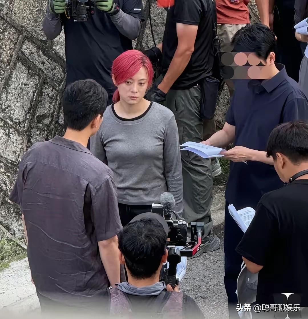 孙俪拍戏把眼睛血管"气爆"了，这事够吓人的吧。

5月27号她自己发文，说在厦门