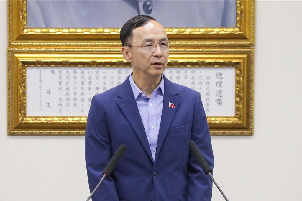 太当局总预算持续卡关，韩国瑜明将再召开朝野协商，而蓝绿政党都将发动场外动员，各自