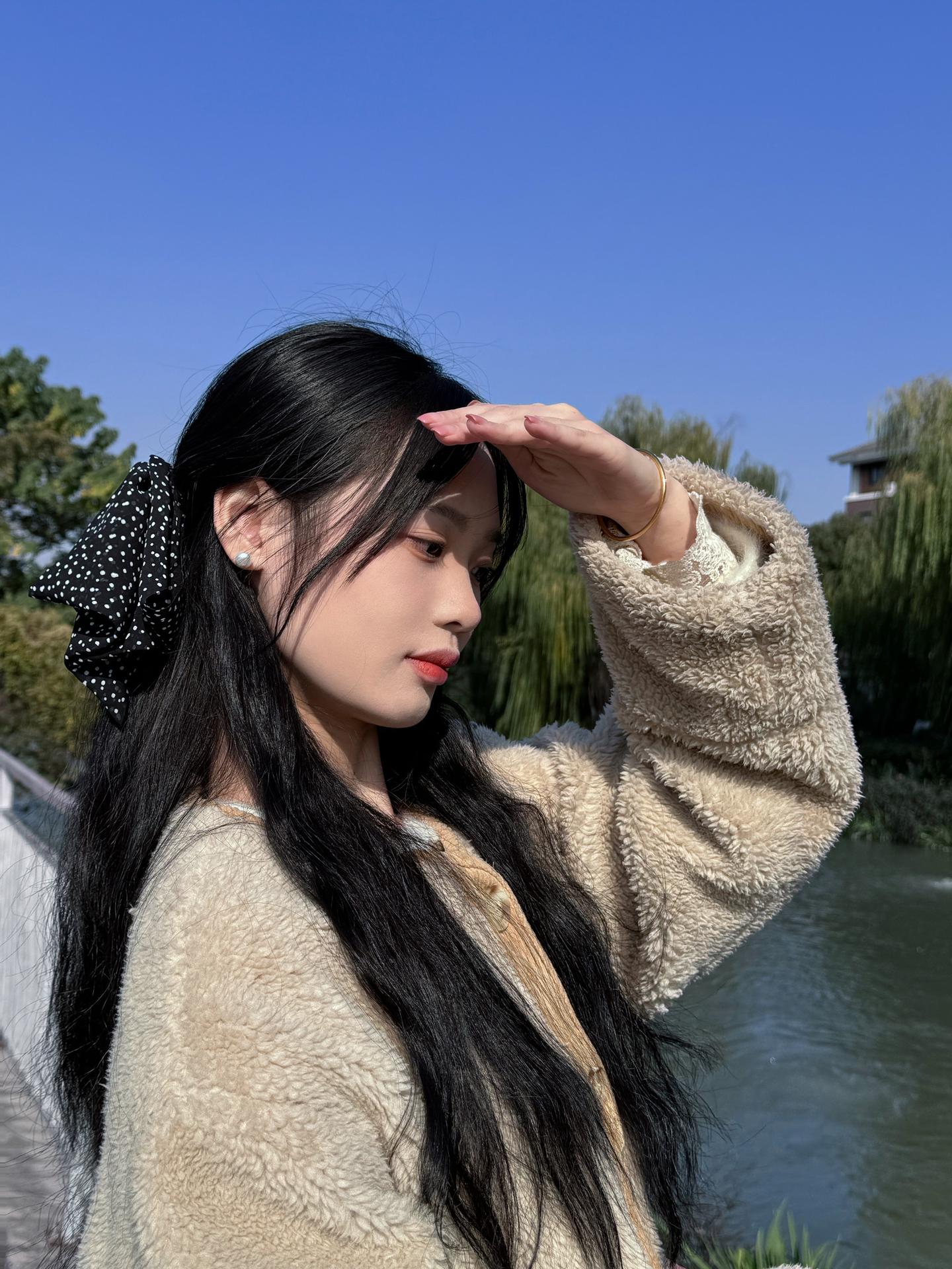 余秀华说过“阳光好的时候，会感觉还可以活很久，甚至可以活出喜悦。” 人...