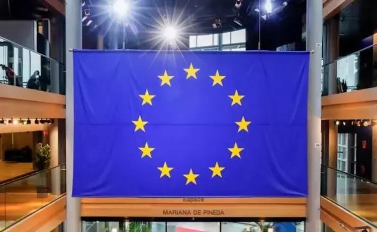 特朗普就是要岛，看看欧洲侏儒胳膊可拧得过大腿

1月4日，特朗普在接受美国《大西