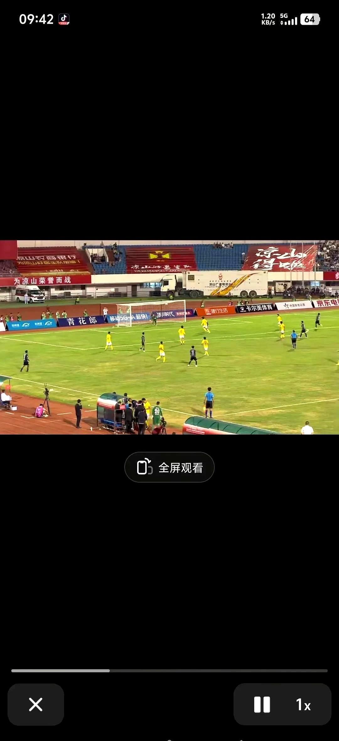 西昌的风，吹翻了射天狼的球衣，也吹开了那扇关了太久的门。
他们提前两天到，没测血