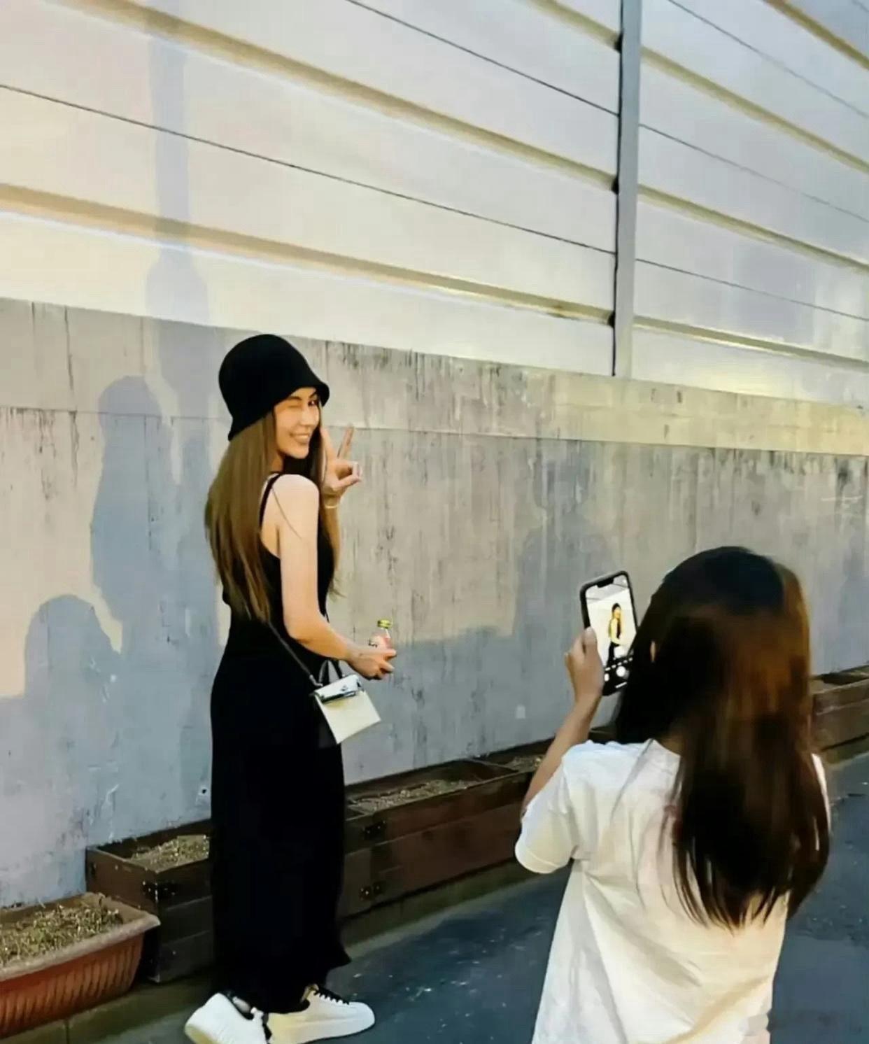 不怪周杰伦那么火，都非要把她娶回家，确实美 