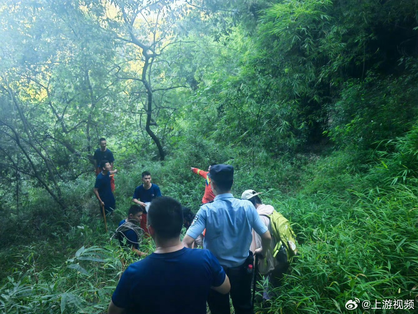 【两名徒步爱好者深山迷路被困 多方联合搜救成功救出】#本地多方联合救出被困深山徒