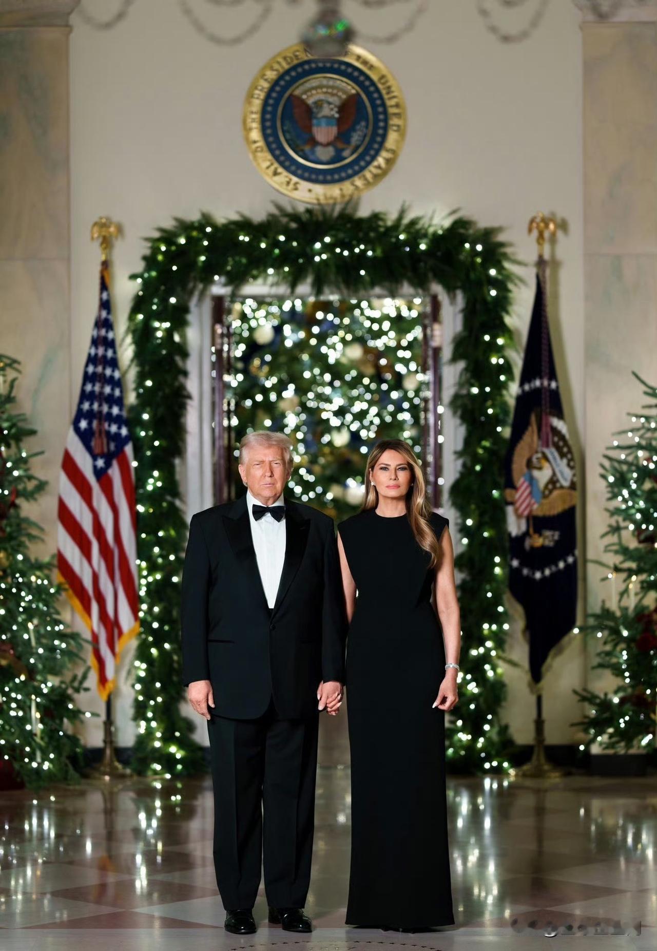 白宫17，18，20和25年的官方照片。
顺序打乱了，大家踩一下，哪一个是今年的