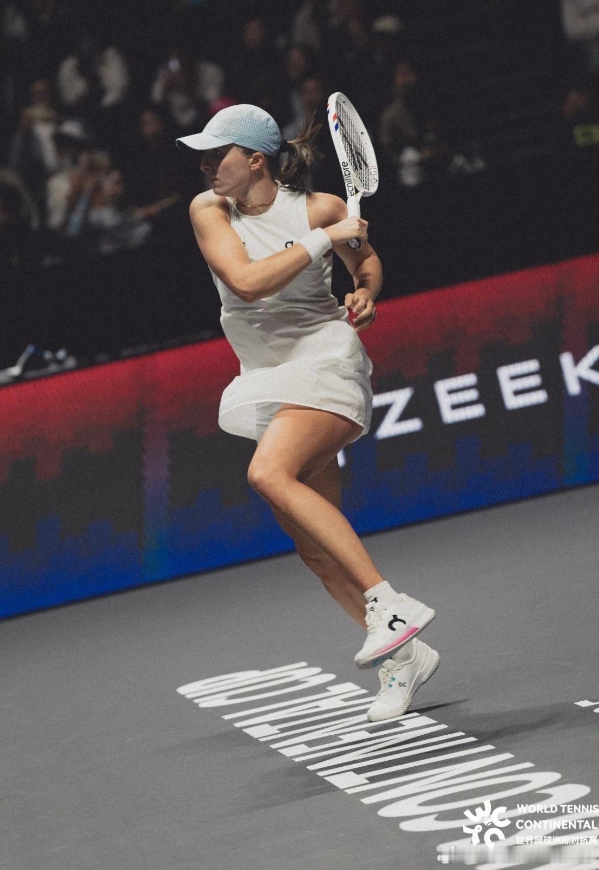 斯瓦泰克！刚刚更新，感谢了深圳🇨🇳这次的球迷，来现场看比赛以及支持球员们。你