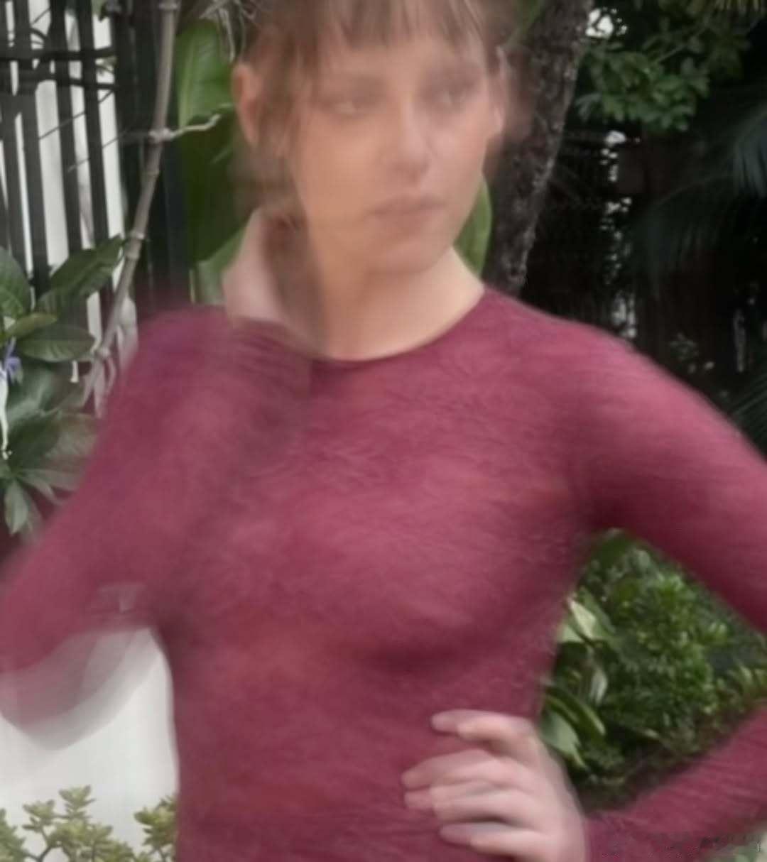 Kristen Stewart克里斯汀斯图尔特昨天出席电影学院电影节的造型私照，