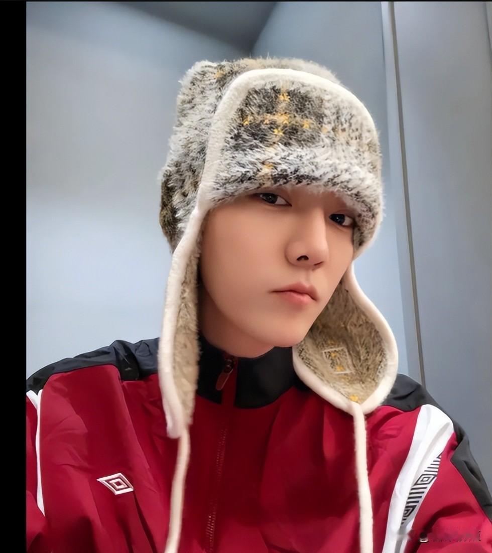 鹿晗关晓彤三年没同框，连生日都没点个赞，他们到底还联系吗？
今年五月刷到关晓彤在