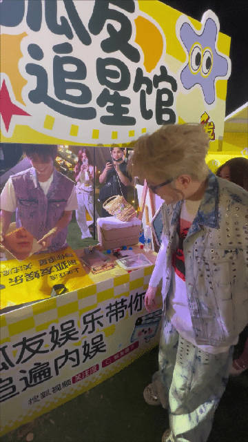 王以太认明星认出地铁老人脸  谁还没看过王以太看局部照片认明星这一段，前面看眼睛