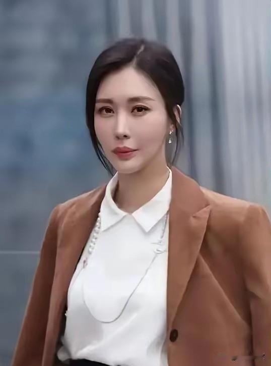 王石这波操作，
堪称企业家级“分手示范”。
看清一个人后不拉扯、不谈判，直接切割