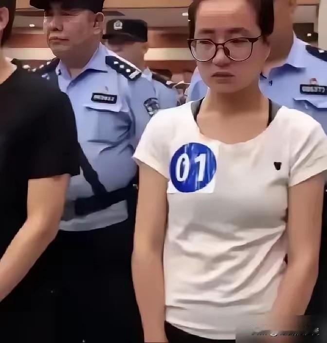 2019年6月，她当时正在写硕士论文，读的是安徽大学金融法学硕士，看新闻里说她2