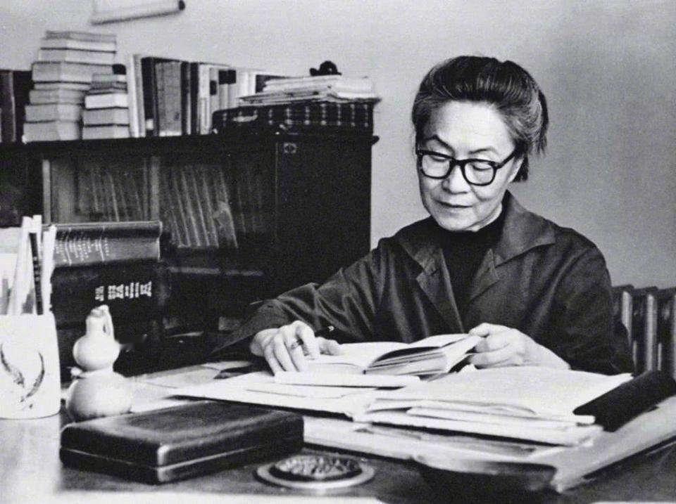 杨绛先生曾经说过：一个女人这一生，最应该学会的不是挣钱，也不是打扮自己，而是无论
