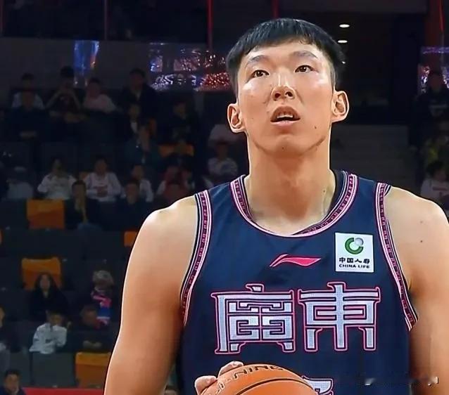 随着广东男篮91：105不敌广厦男篮，本场比赛暴露出3个可笑的事实。

1. 周
