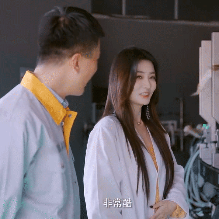 徐璐[超话]  徐璐1228生日快乐 XL多谢你如此多彩耀眼，成为我平淡岁月里的