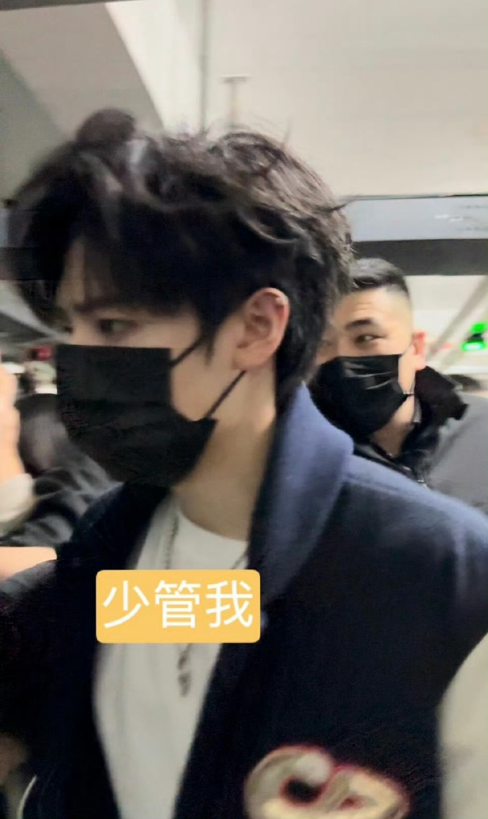 大帅哥驾到，统统闪开[抓狂]朱志鑫微博之夜上班啦[羞嗒嗒] 