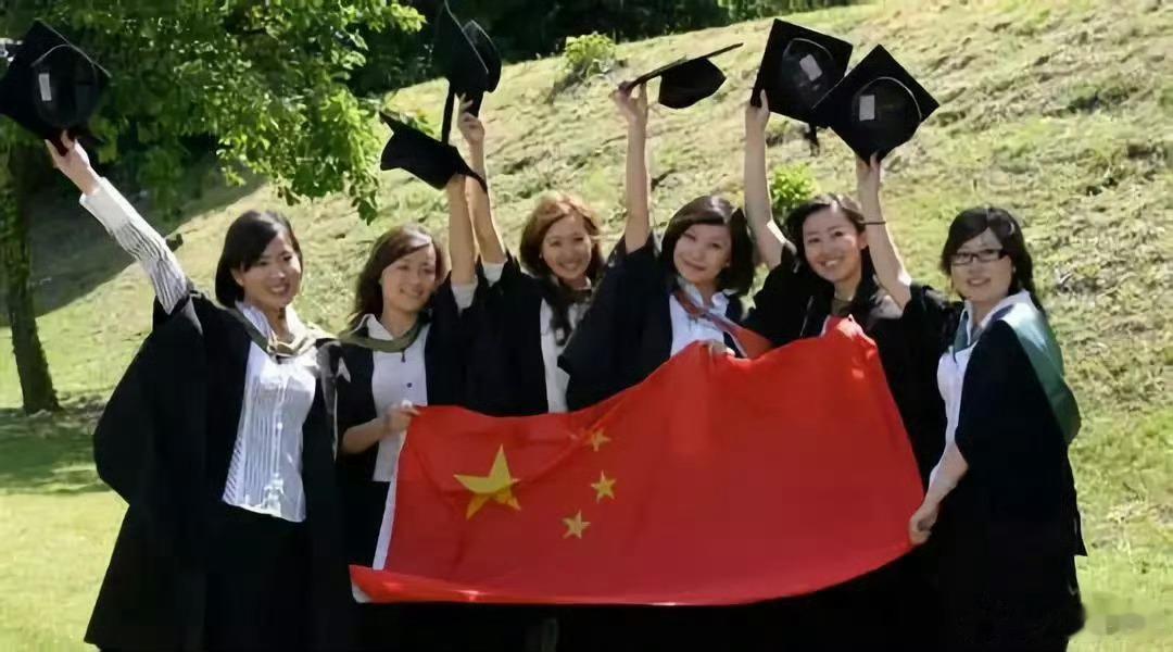 法媒称，受西方收紧签证和海龟不再吃香影响，中国留学生回国率达94％，创历史新高。