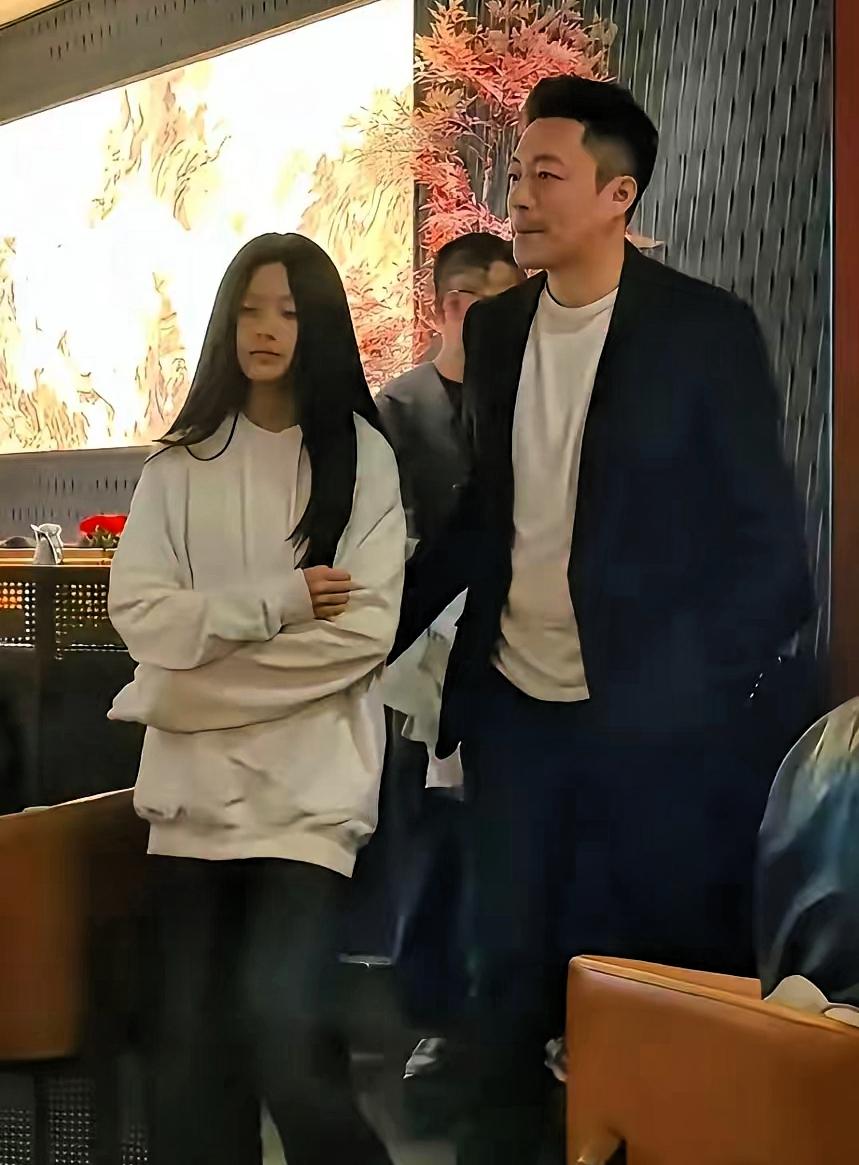 玥儿不开心，真的，要回北京读书了，可是为什么，她不想回去，她喜欢和奶奶待在一起，