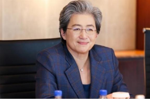 年薪4亿的美国院士，却顶风为中国造芯片！“芯片女王”苏姿丰当时引发无数美国人质疑