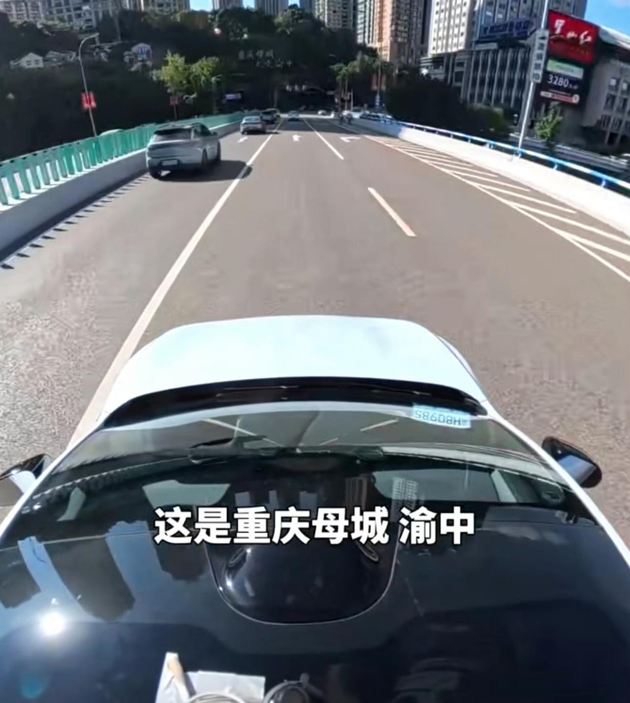 中国智能驾驶正迎来历史性转折。陈震在重庆“9D魔幻地形”实测深蓝L06后直言：国