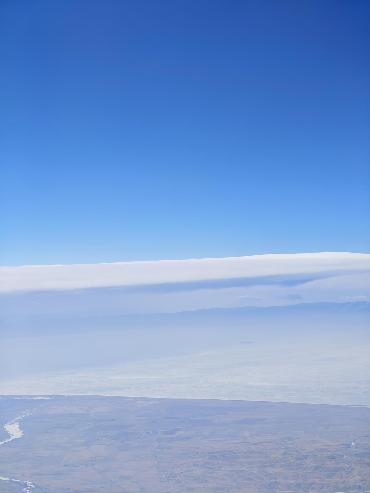 伊朗局势紧张 伊朗局势紧张，大战似乎一触即发。美伊关系持续恶化，美国在该地区部署