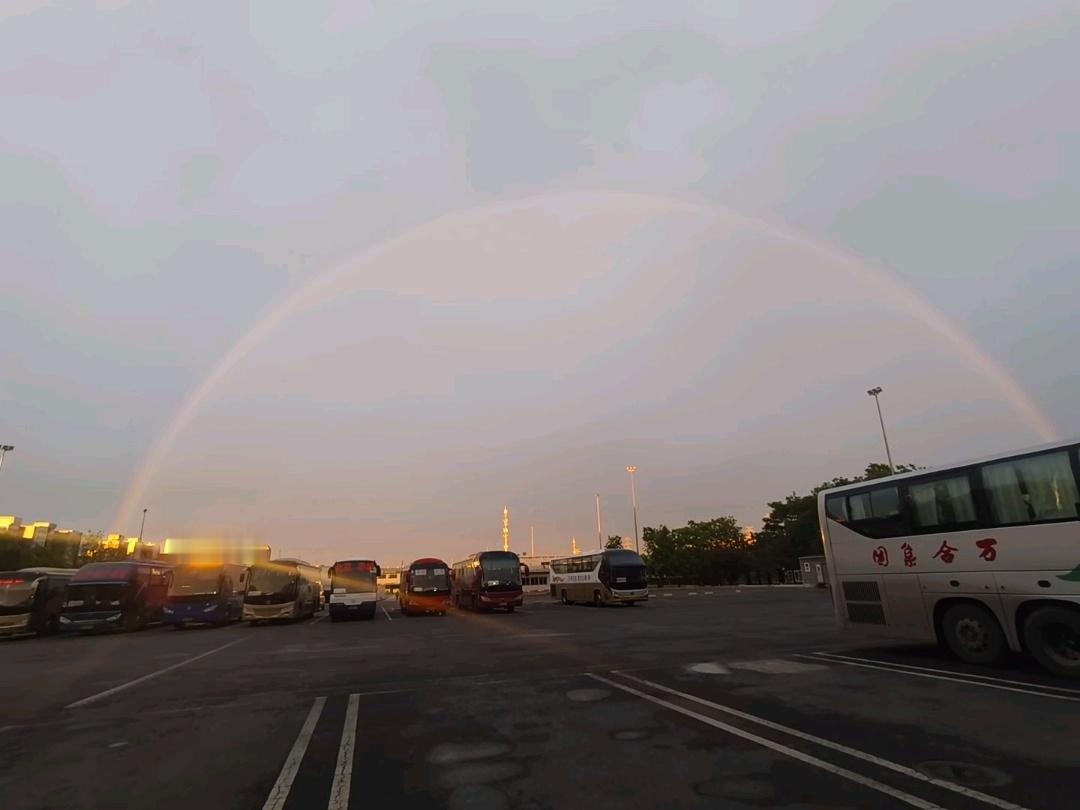 北京彩虹哇，好大好完整的一道彩虹🌈 