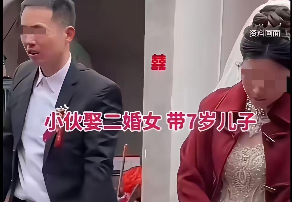 女子离婚带娃
男子仍花12万彩礼取她
结婚时她却全程黑脸不肯跪拜
 
河南一场婚