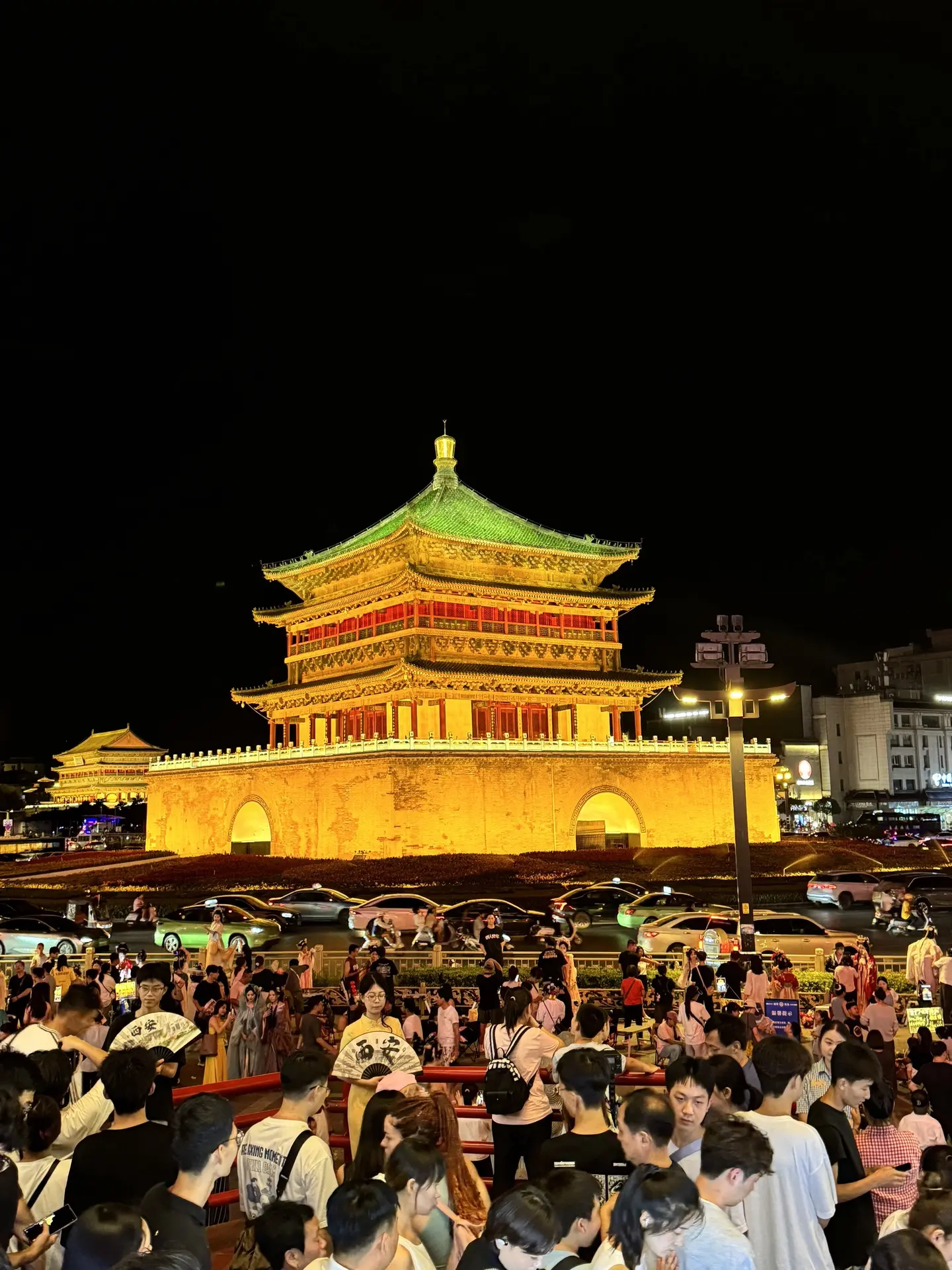 西安人滴城墙下是西安人滴火车