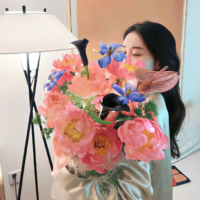 “   丢掉昨天的垂头丧气   迎接未来的万里无云   露出笑脸做喜欢的事” 