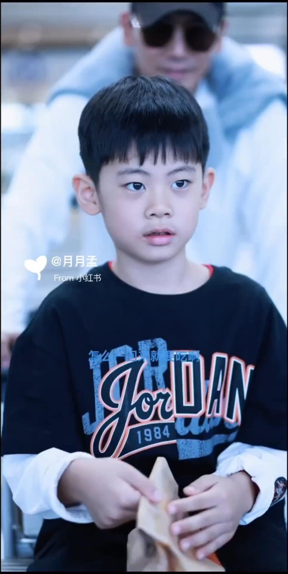 秋瓷炫于晓光带儿子回国秋瓷炫于晓光一家三口回国 秋瓷炫于晓光带儿子回国 ​​​