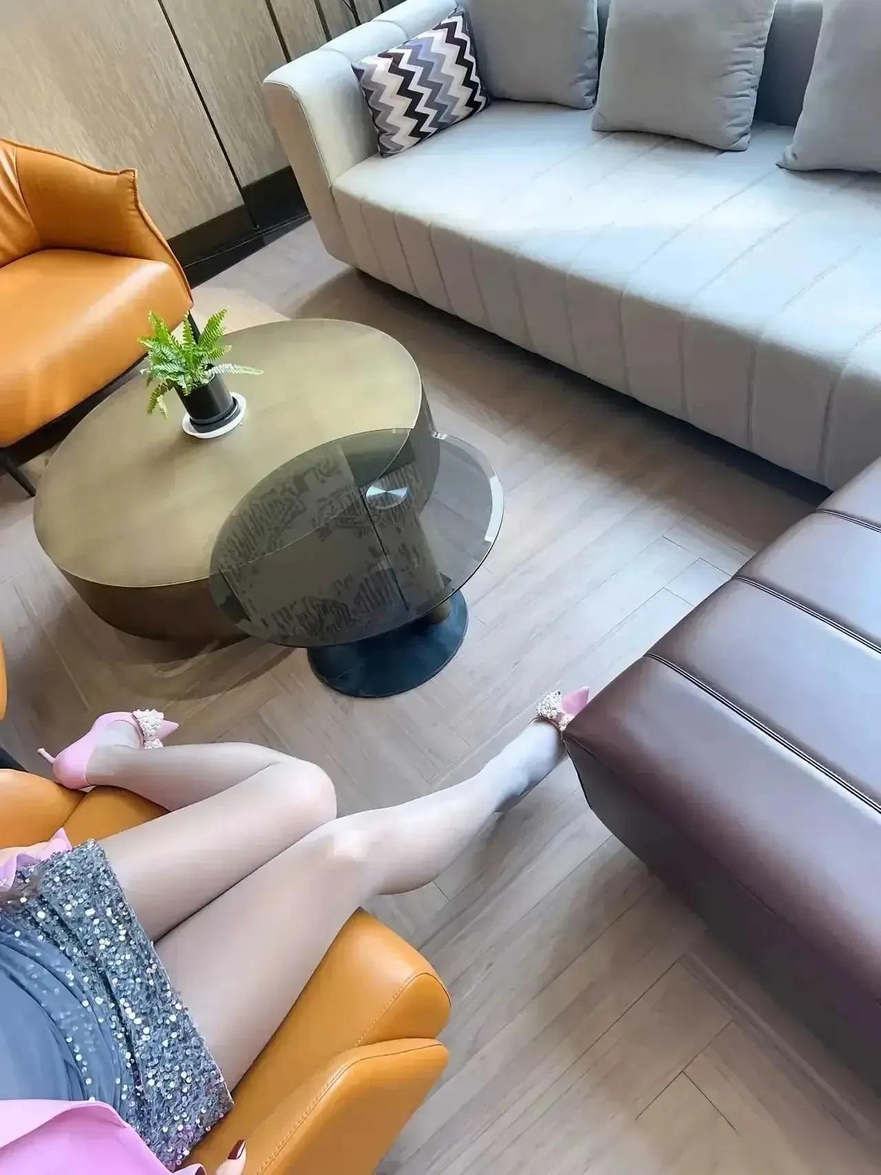 四个极致的户型，第一款可能就让你无法自拔。空中大院落简直太美好了！你认为哪个合适