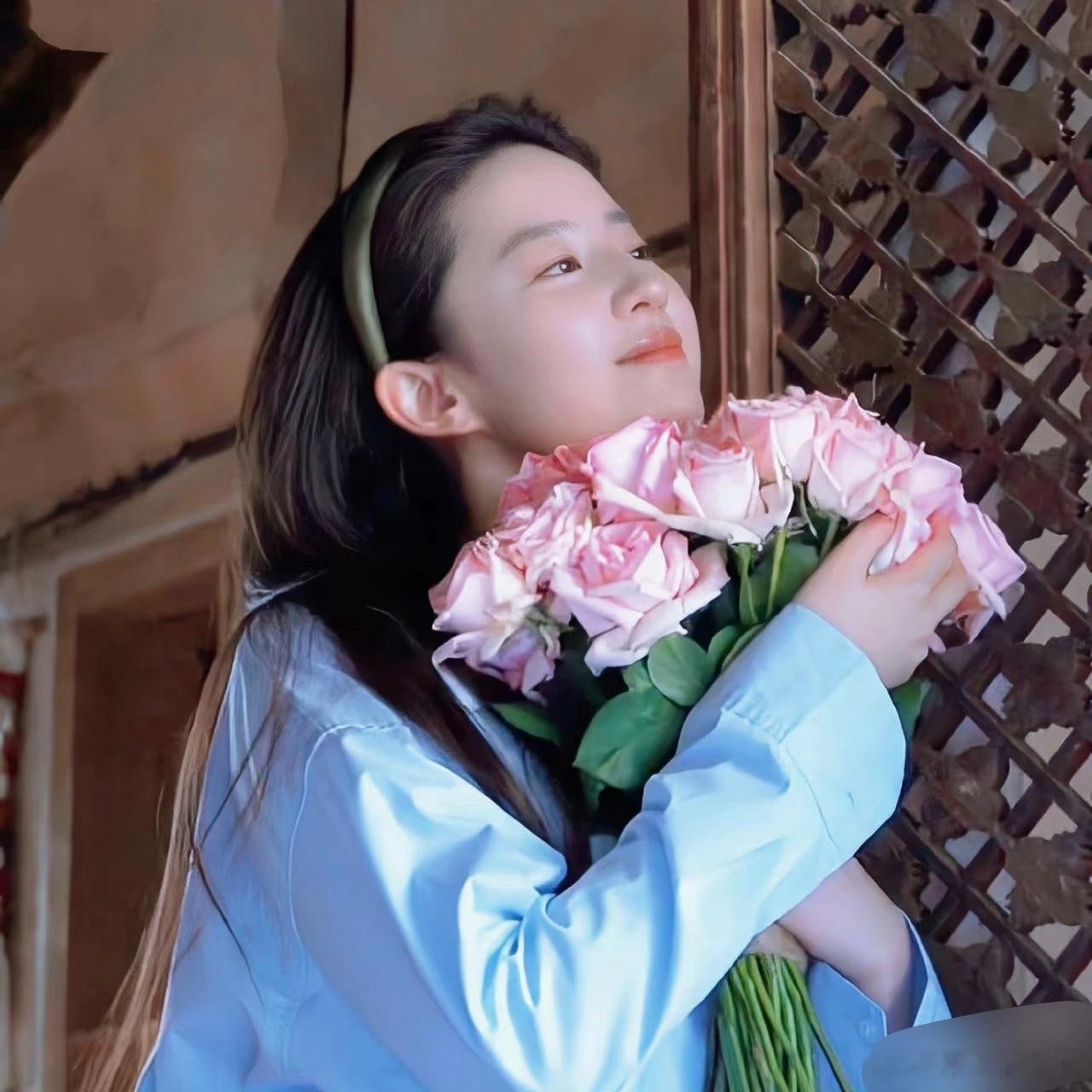 vogue红毯 疲惫刘亦菲刘诗诗两家因为vogue交流了好久了感觉都很美呀，不疲