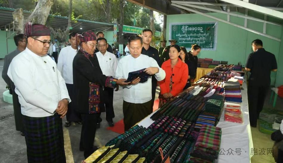 梭温副大将希望密松水电站尽快复工！

缅甸军政府的二把手梭温副大将，视察克钦邦事