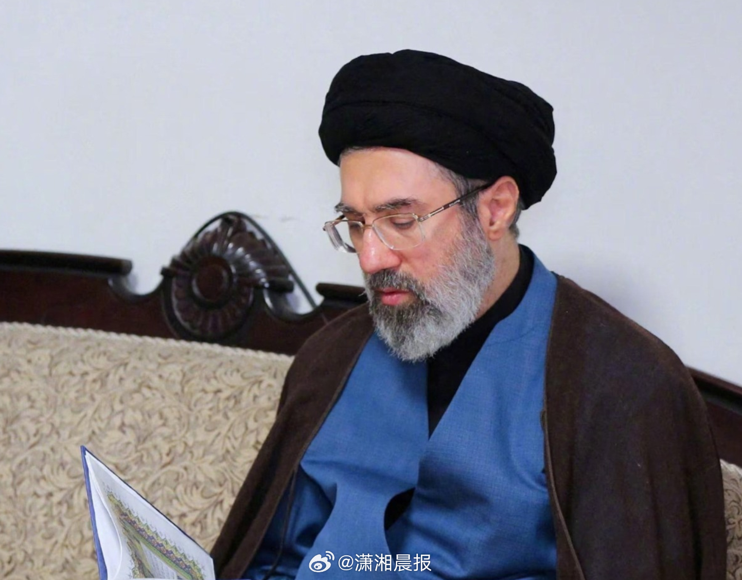 【#伊朗新最高领袖发表首次声明#】据央视，伊朗新任最高领袖穆杰塔巴·哈梅内伊12