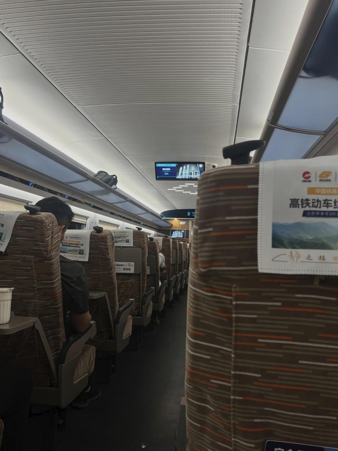 无座票为何和二等座同价那早晚高峰去挤地铁还没有座呢，坐着和站着的一样一个钱。买了