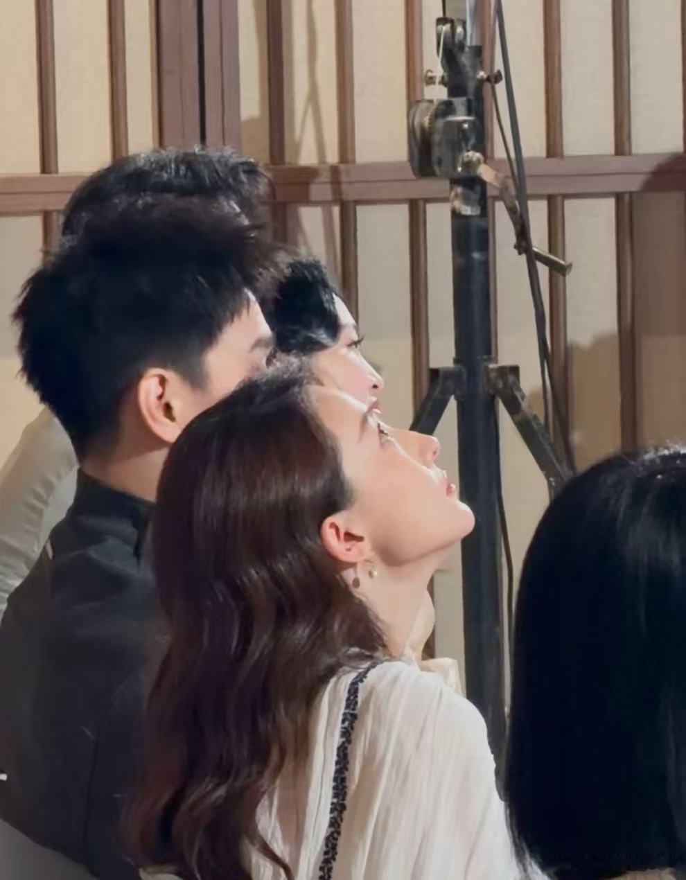 孙杨张豆豆看妻旅哭了 运动员的婚姻总要承受更多聚少离多，连一场简单婚礼都被迫延后