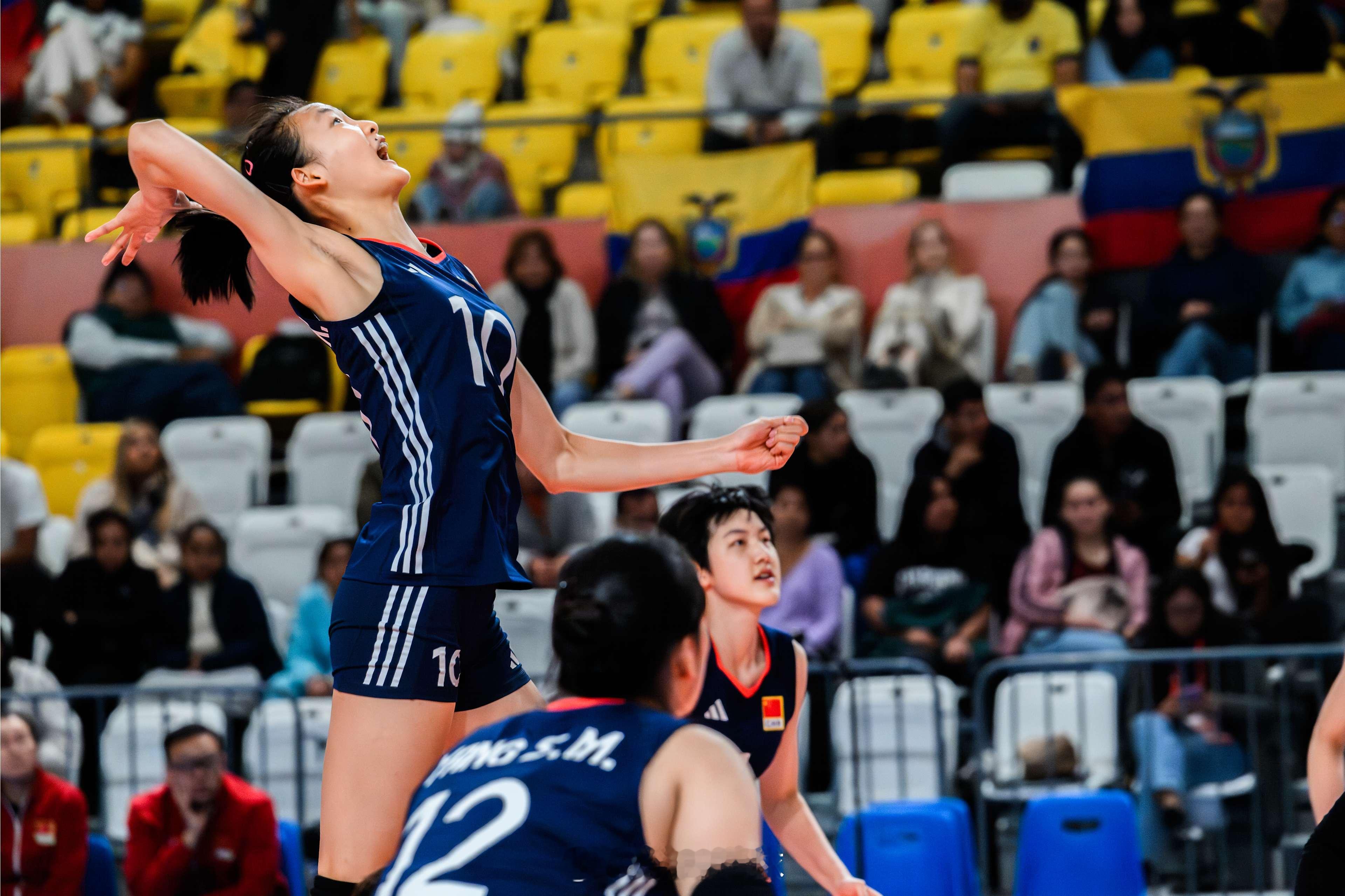 【#2024女排U17世锦赛# 中国队3比0横扫厄瓜多尔小组3战全胜】北京时间2