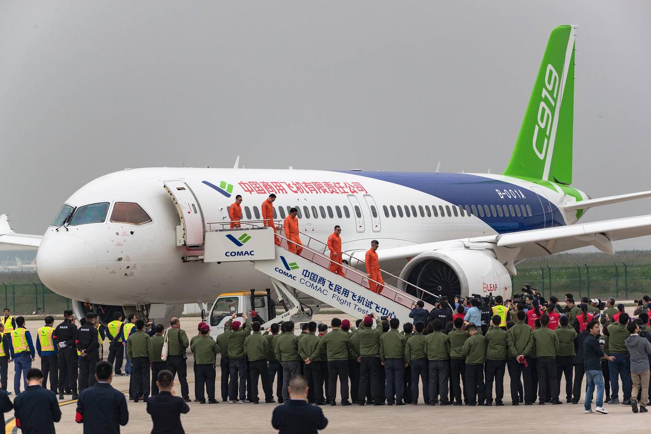 拿下了！20架空客飞机在中国门外停了三个月，欧洲终于松口C919适航证。

最近