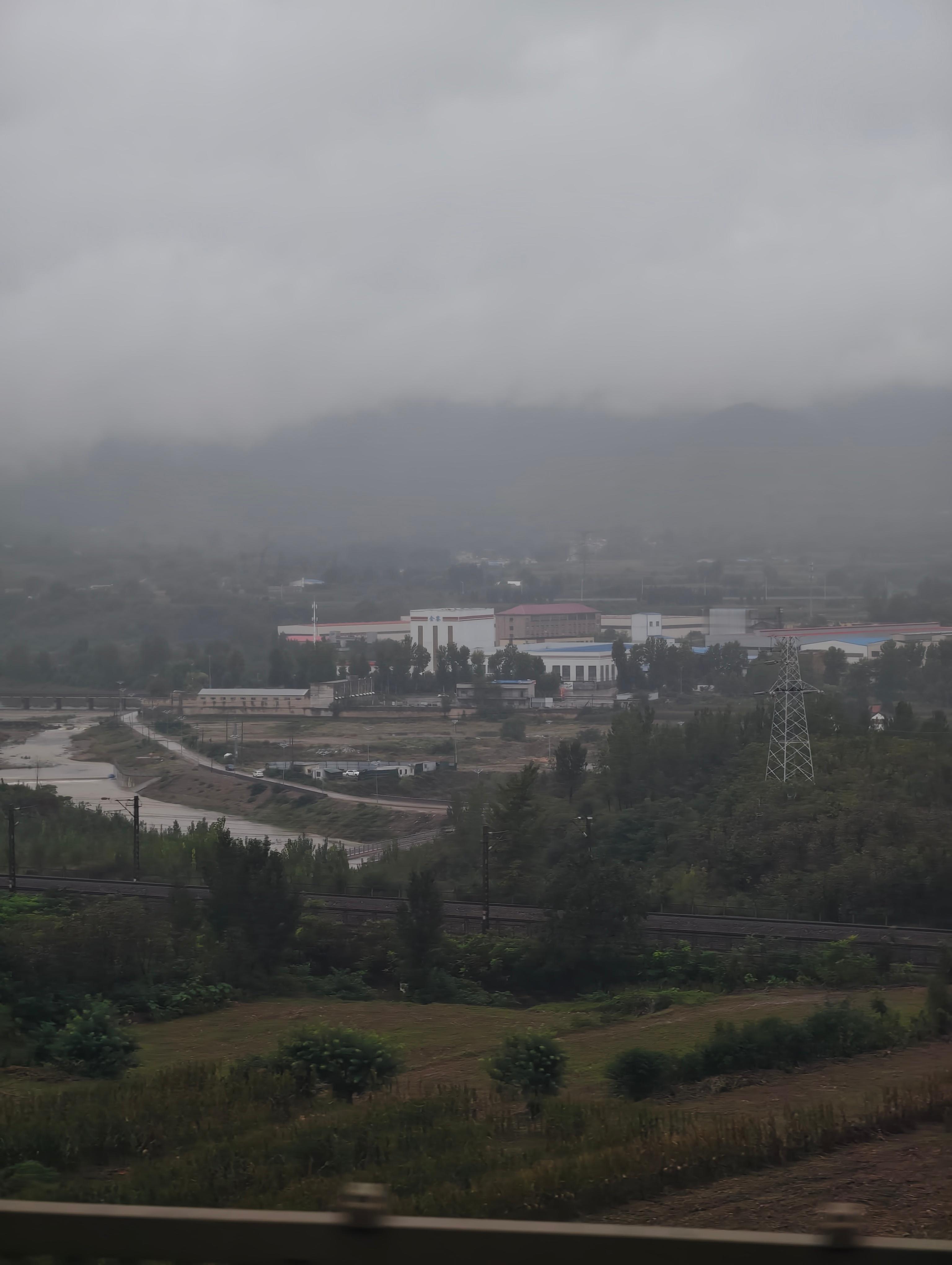 河北下雨，山东也在下雨[揣手]能不能打增雨弹，让雨赶紧tm下完，已经一个星期没看