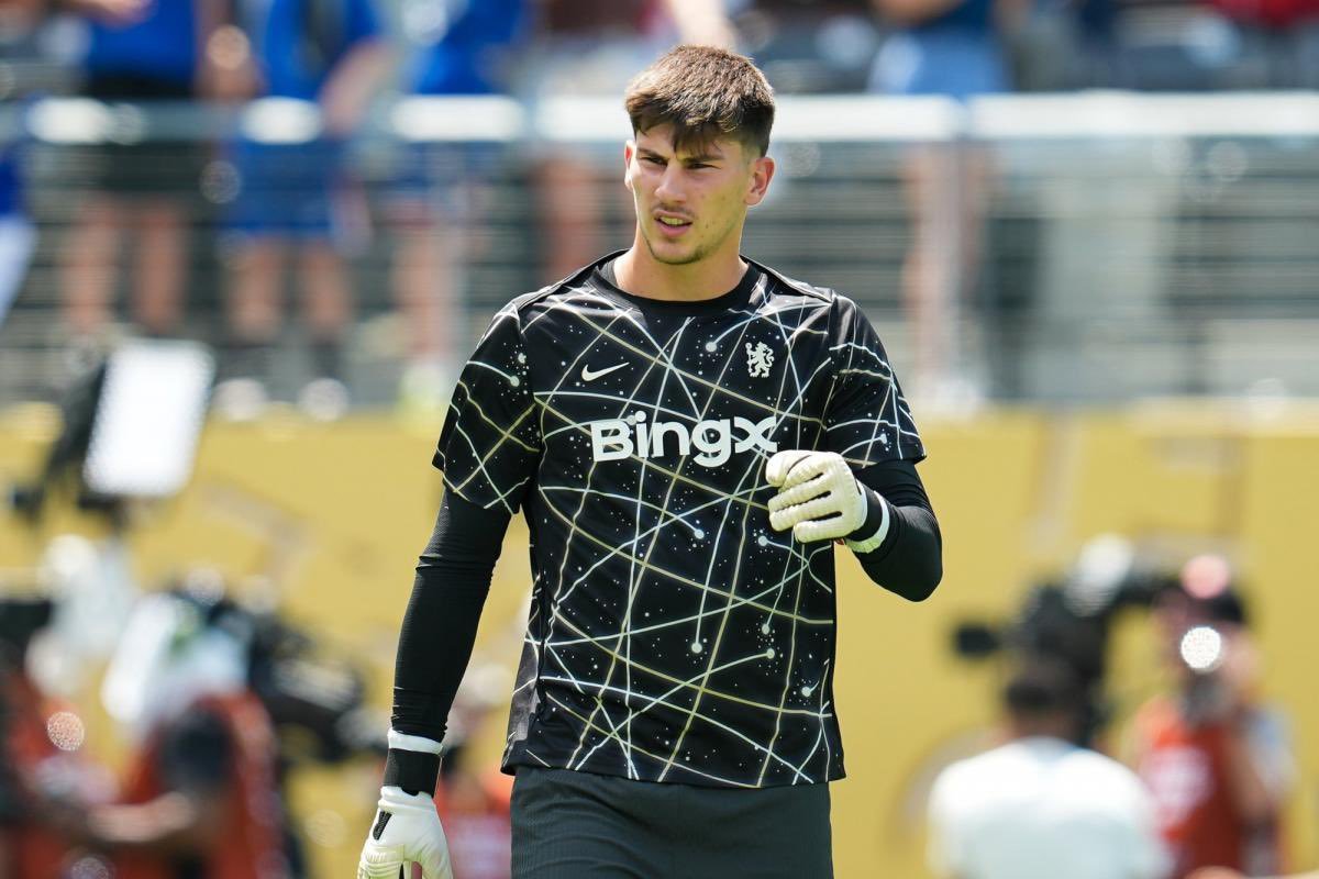 切尔西今夏将签下一名中后卫和一名中场球员，同时也不排除签下一名门将的可能性——尽