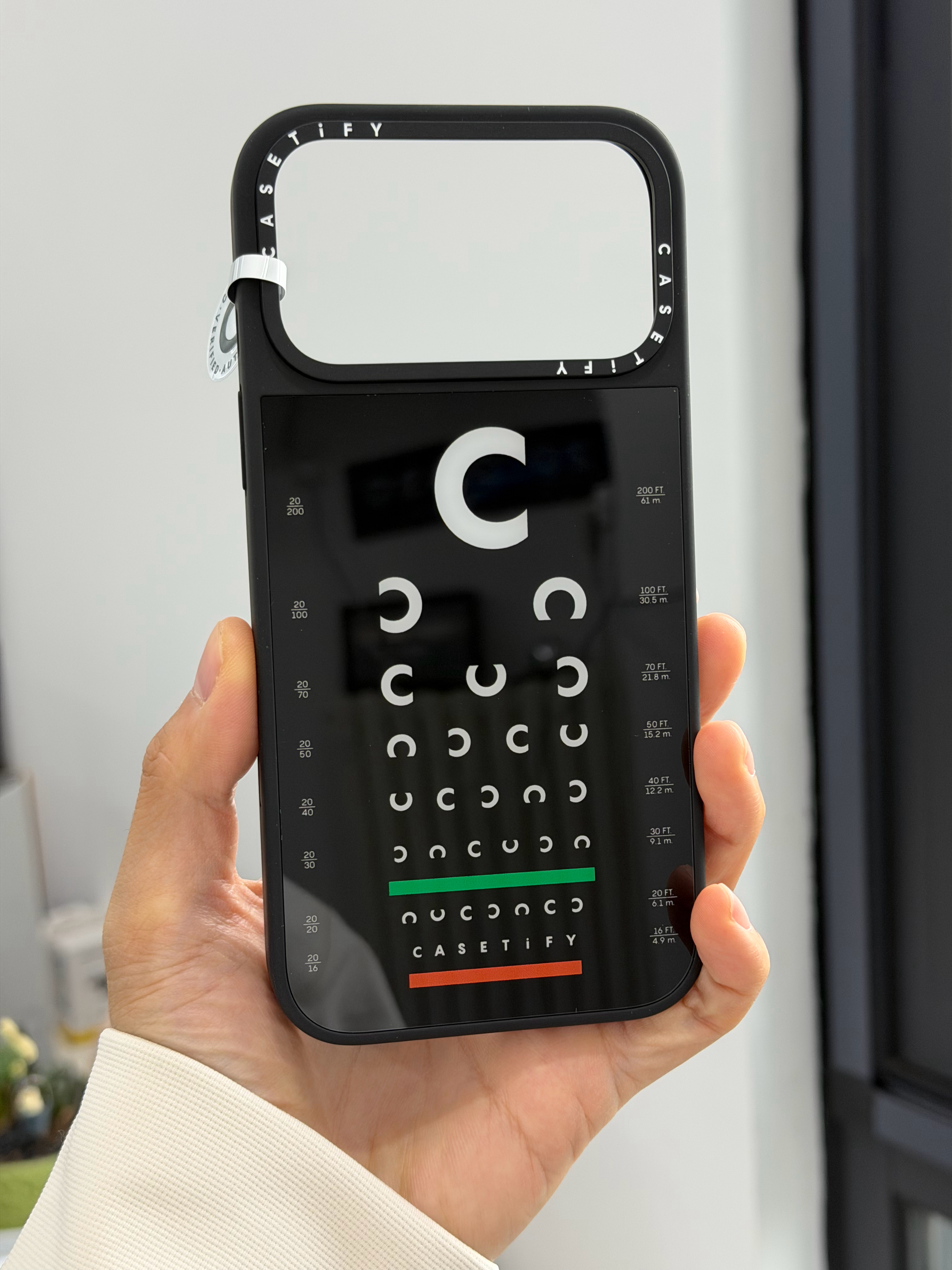 收到了 CASETIFY 寄来了两款保护壳，一个是 iPhone 17 Pro 