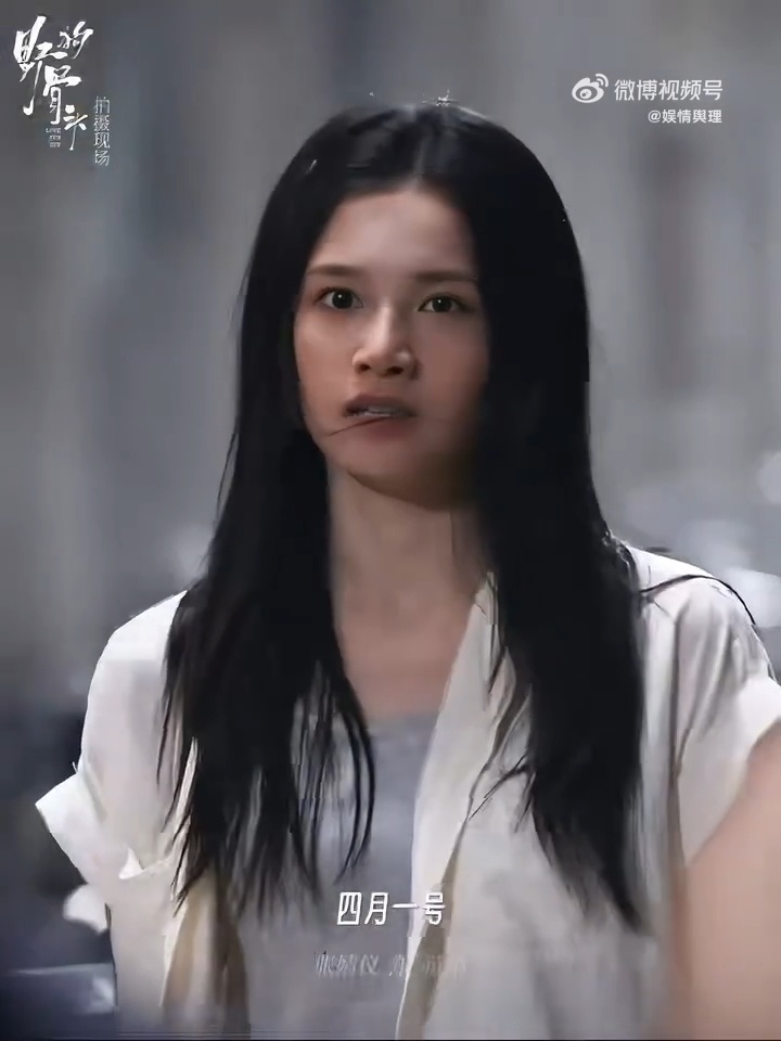 张婧仪野狗骨头28集18分57秒 就是这58秒！！车窗里看见过去自己的那一瞬间我