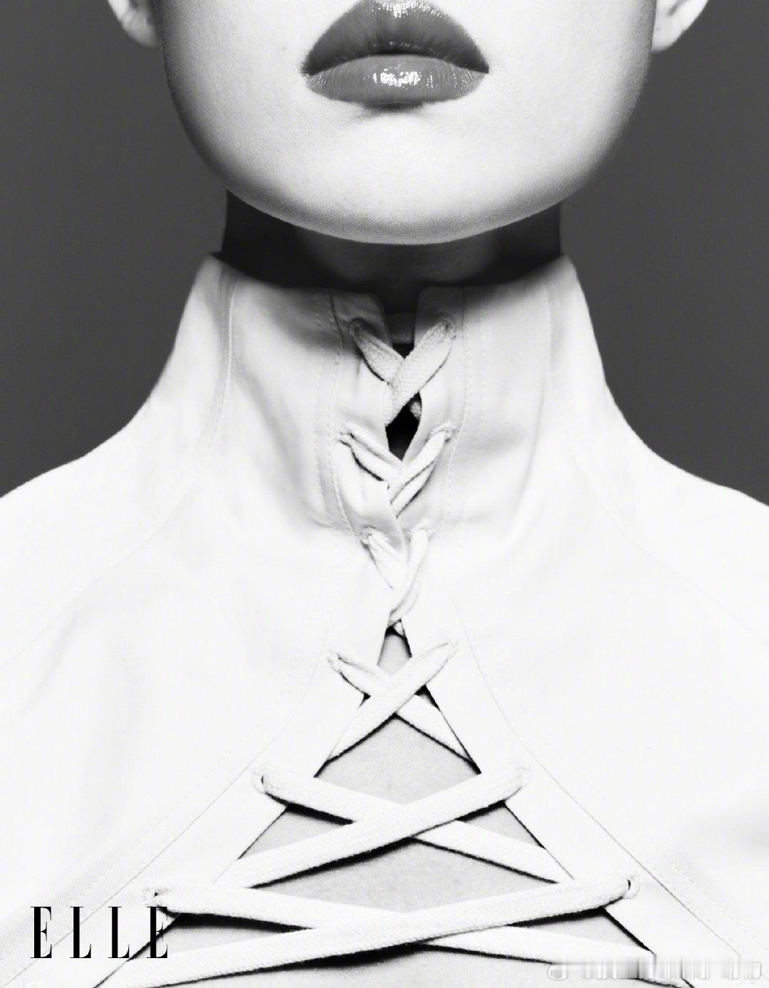 倪妮 硬照最严厉的母亲 倪妮拍硬照，从来不靠后期修图，她靠前期修你。ELLE开年