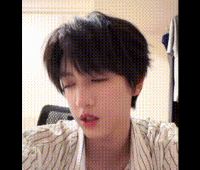 有木有人发现桂圆认真说话的时候小脑袋会一颠一颠的哎呀真可爱 