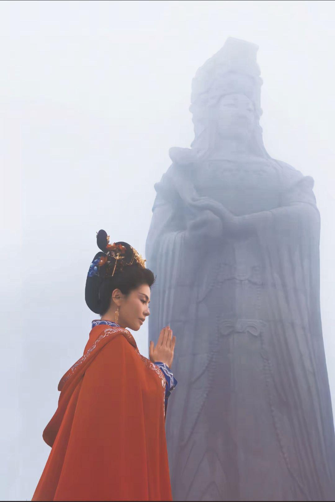 神性。国泰民安的美