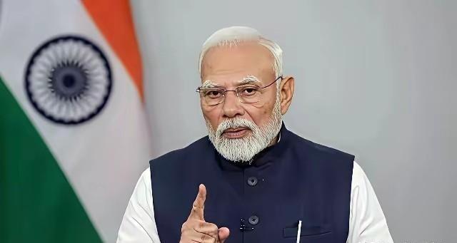 印度主持人向印度专家问道：“在2000年代中后期，印度和中国被视为两大新兴巨头，