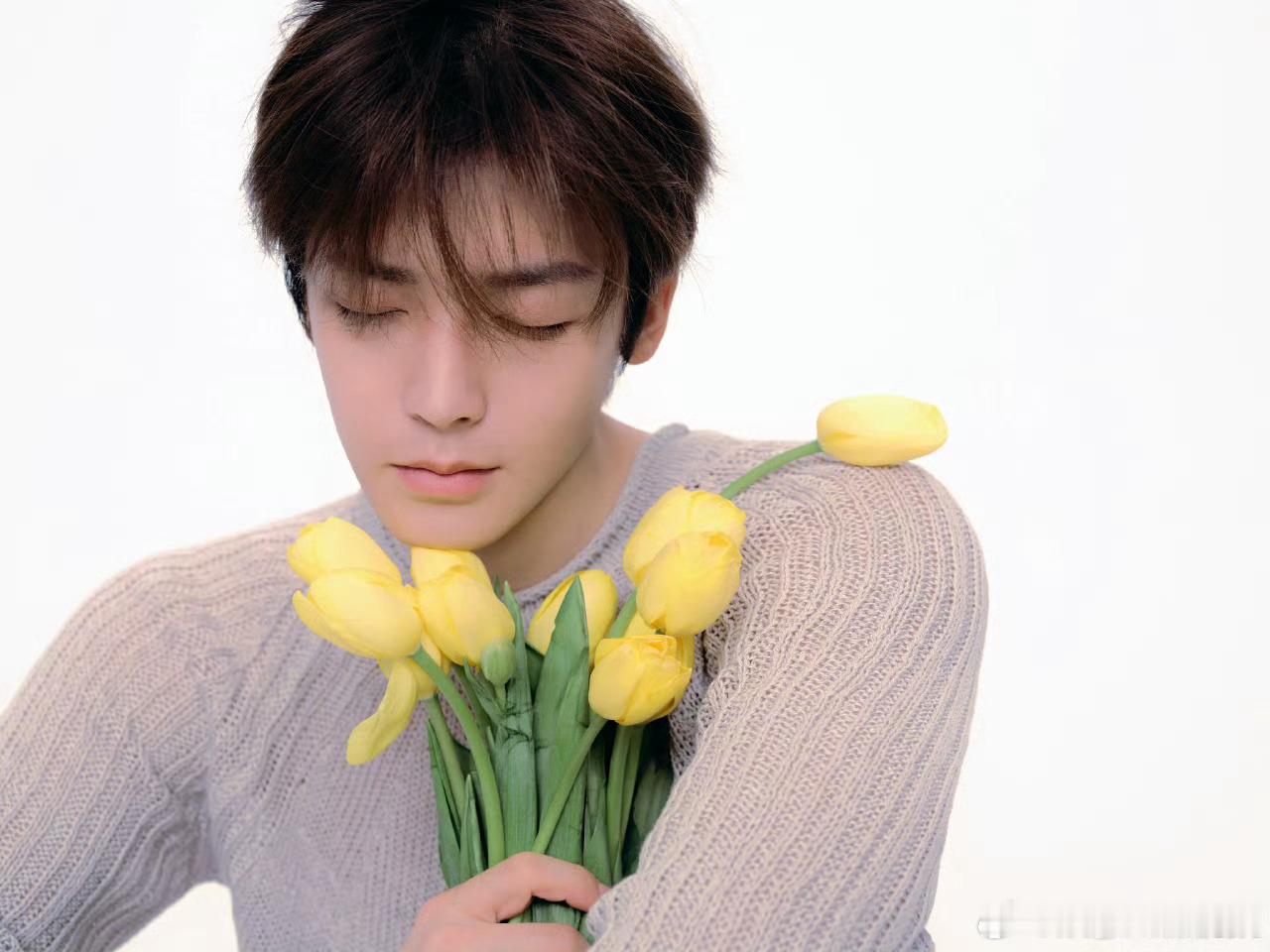 侯明昊歌手实力侯明昊14年男团出道侯明昊唱歌很厉害，从小就热爱音乐！从小学习唱歌