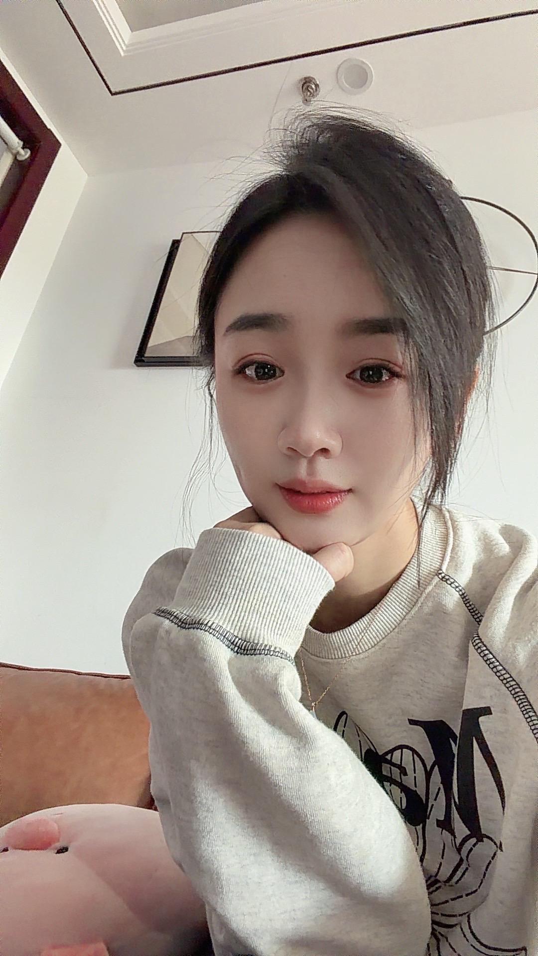 不必刻意去表达 大家都有感觉 倘若懂的人 懂得 淡茶一杯也有情