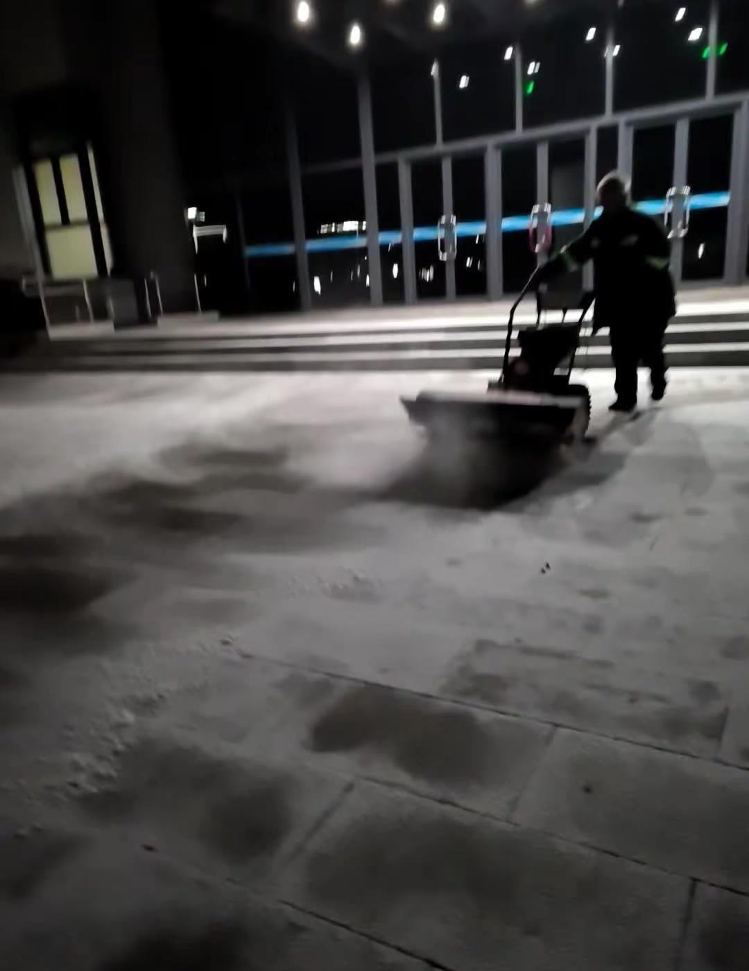 2025最后一场雪从天黑干到天亮，辛苦了各位一线的战友们…